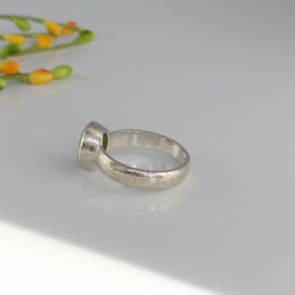 Peridot Ring 2 Carats Size 8 - Picture 6 of 9